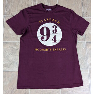 Harry Potter men sz M T-shirt Platform Hogwarts Express burgundy ss shirt 3985